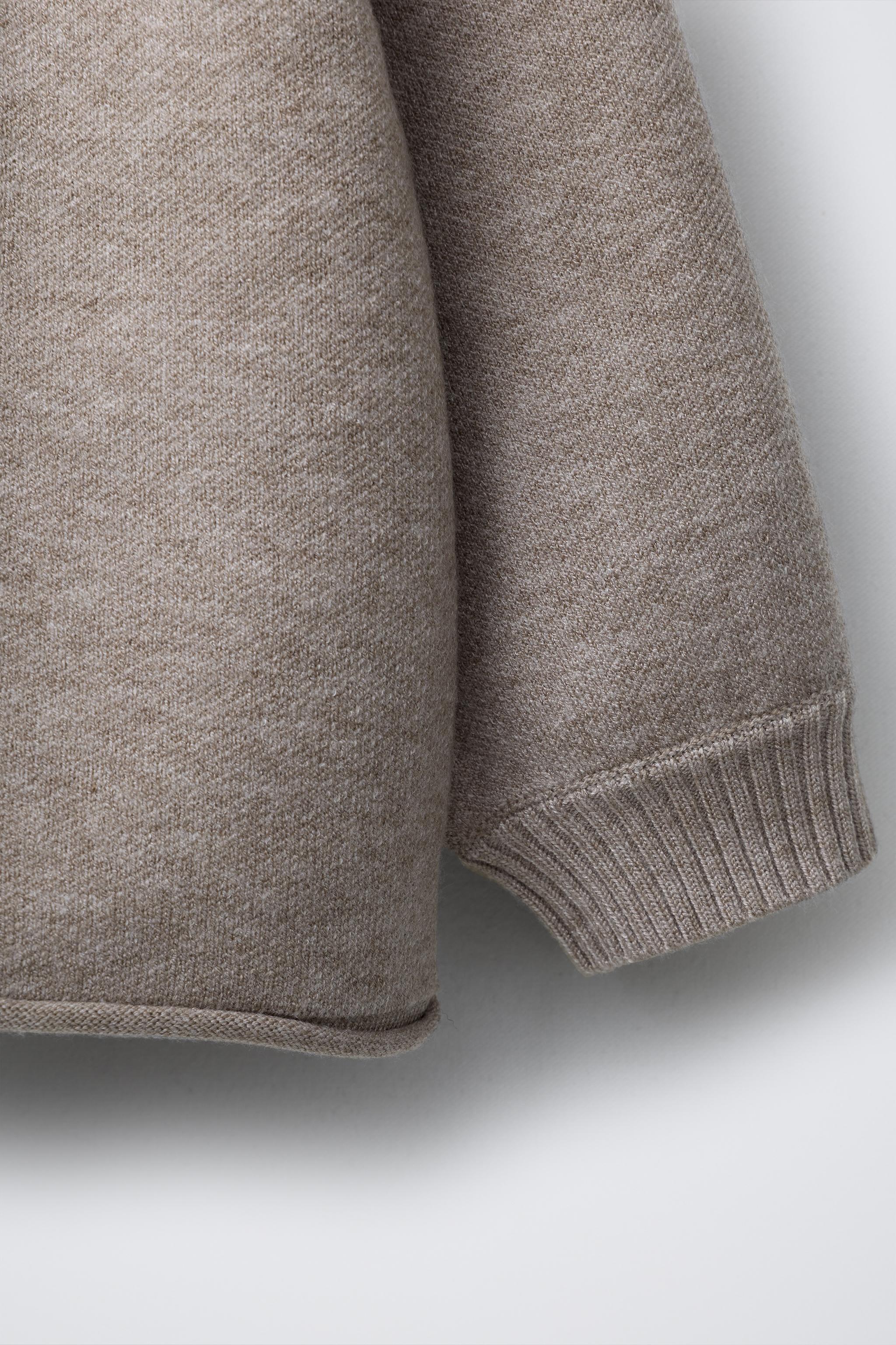 PULL EN MAILLE À BOUTONS